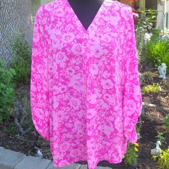 2/$15 Haptics by Holly Harper Fuchsia & Baby Pink Floral Top - New without Tags - Picture 1 of 5
